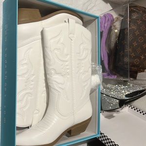 Soda Shoes NEW white Cowgirl boots - size 8.5
